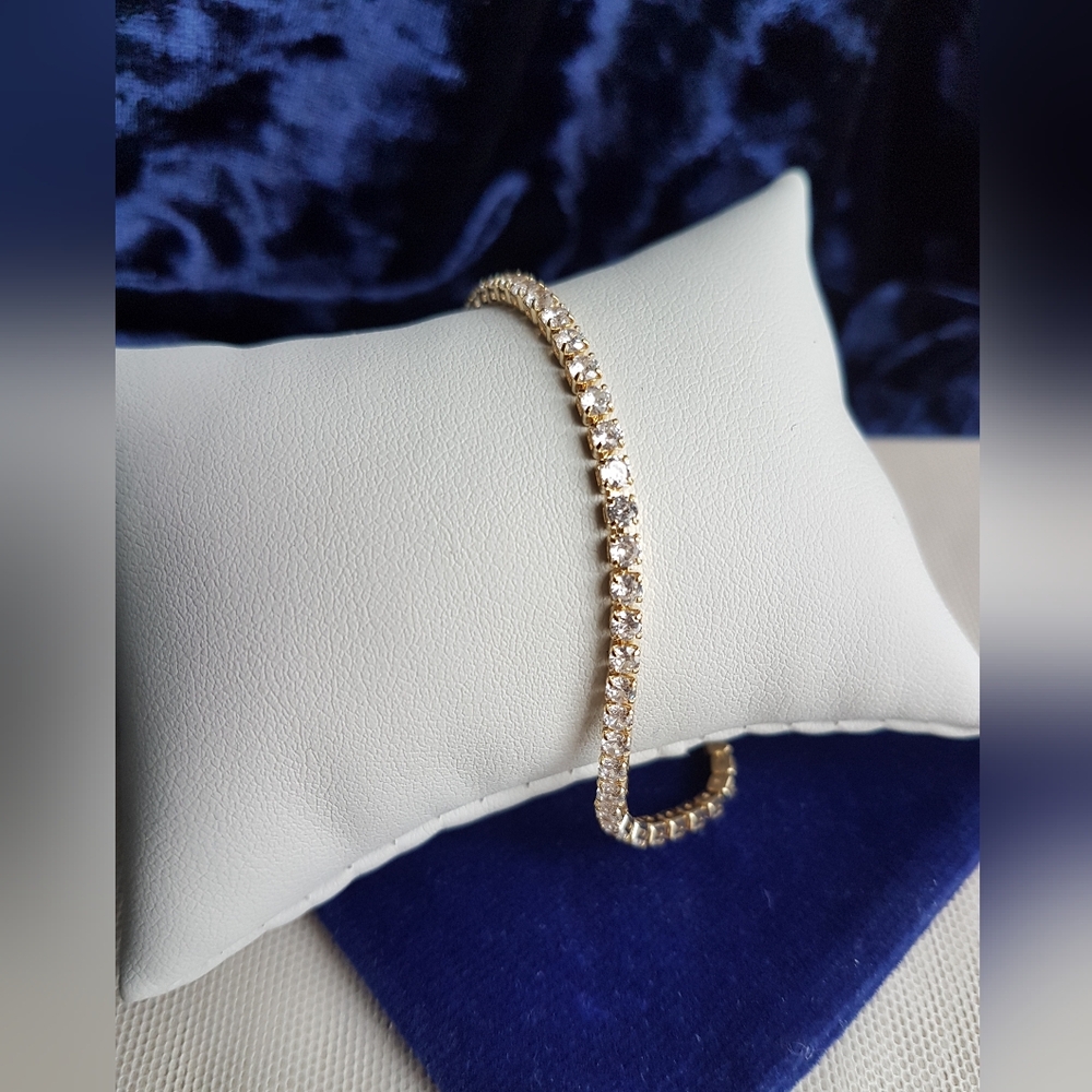 Swarovski Elements 18Gold Plated Delicate Tennis Bracelet NEW - Picture 6 of 17